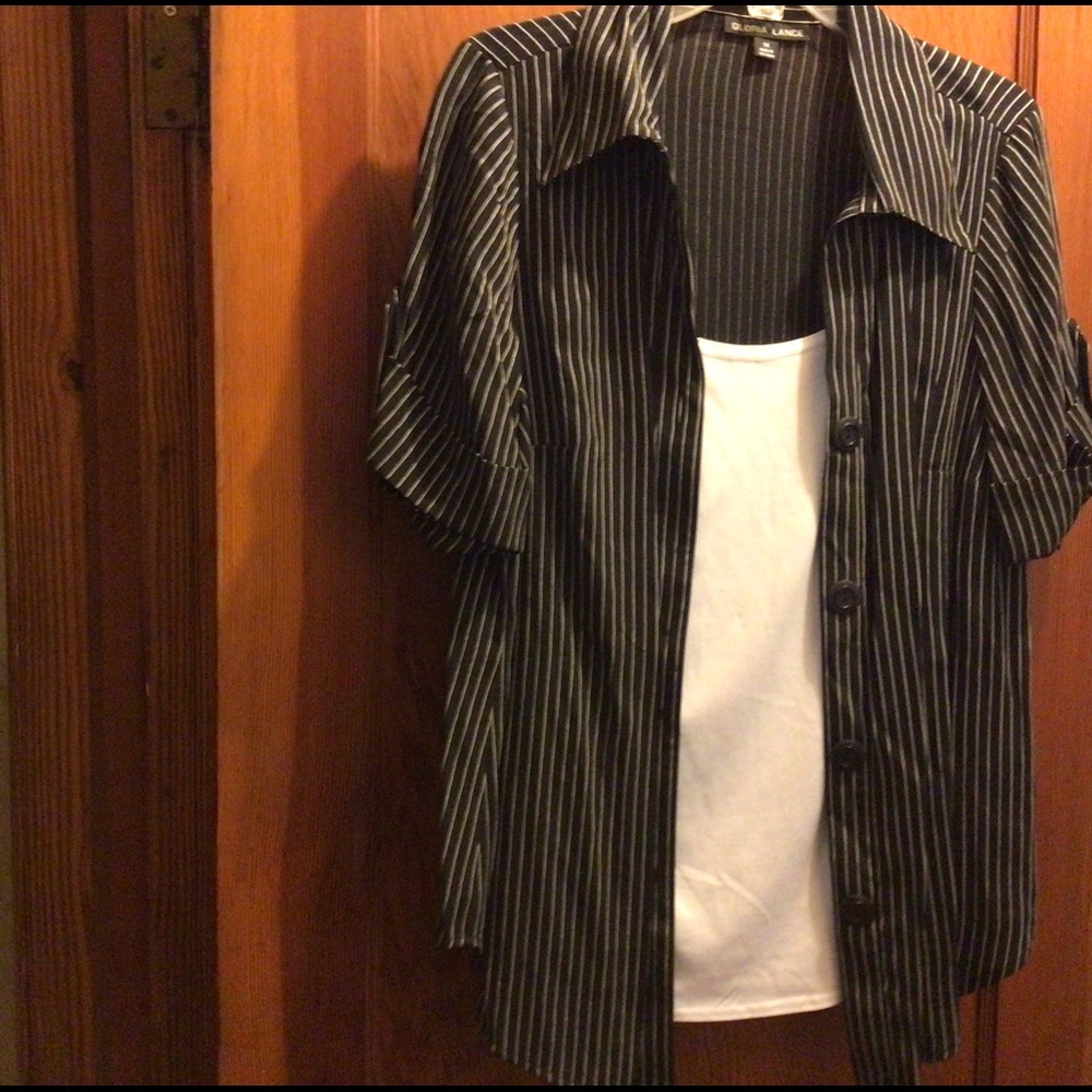 Gloria Vance sewn-in T/blouse. B/W stripes, white shell. Collar with tab sleeves